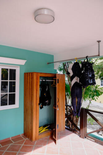 Dive gear storage and drying